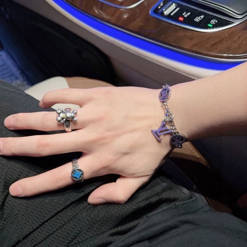 Lightweight Louis Vuitton Bracelets 248739