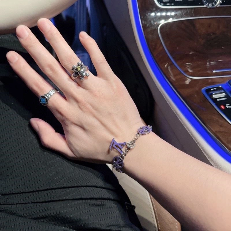 Lightweight Louis Vuitton Bracelets 248739