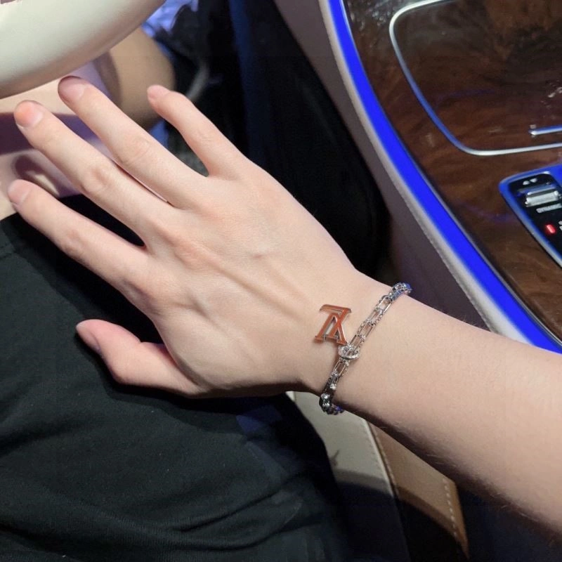 Sleek Louis Vuitton Bracelets 248734