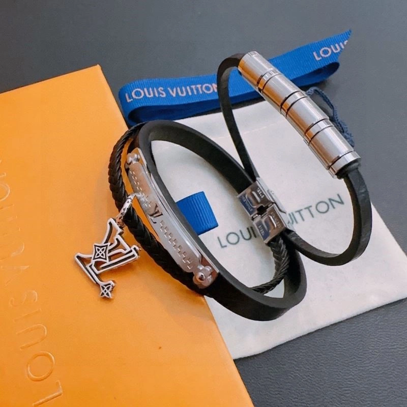 Snug Louis Vuitton Bracelets 248752