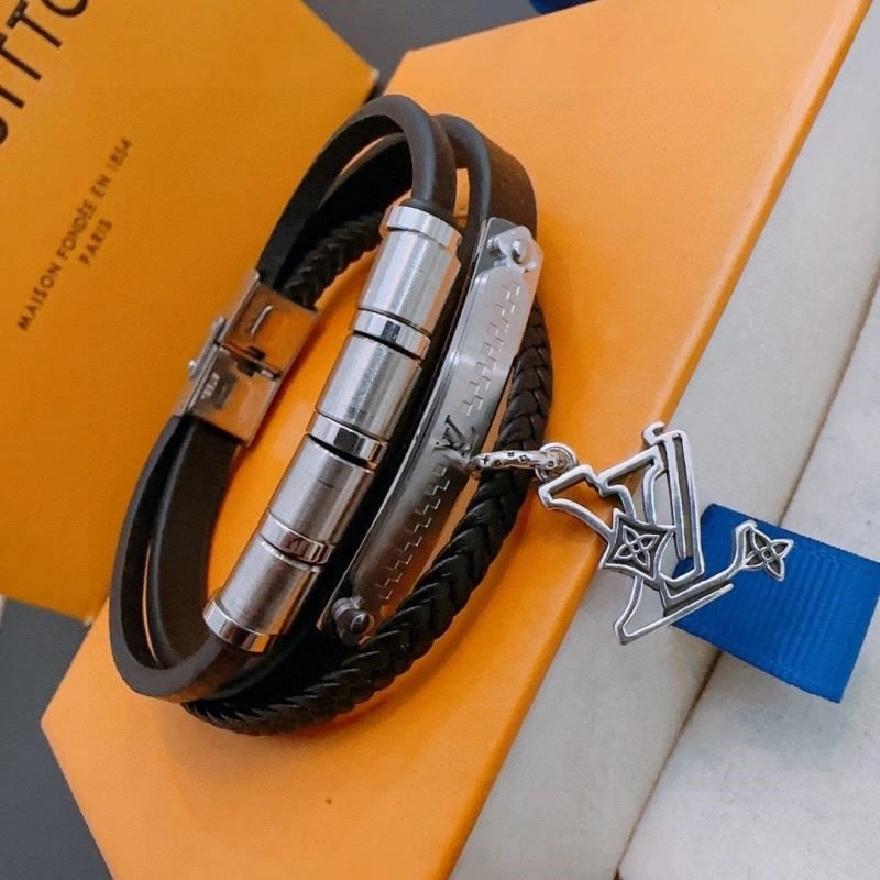 Snug Louis Vuitton Bracelets 248752
