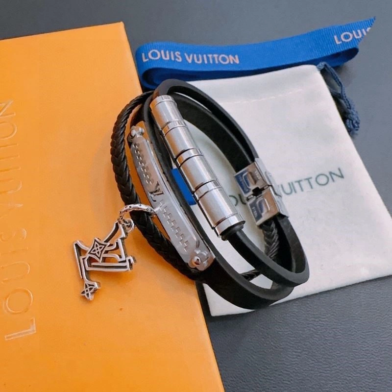 Snug Louis Vuitton Bracelets 248752