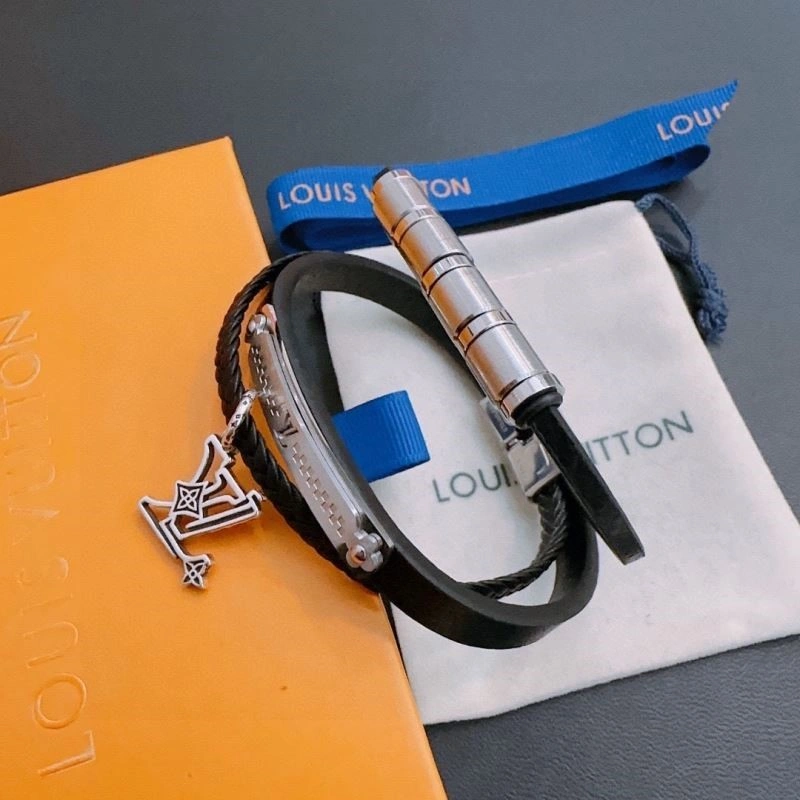Snug Louis Vuitton Bracelets 248752