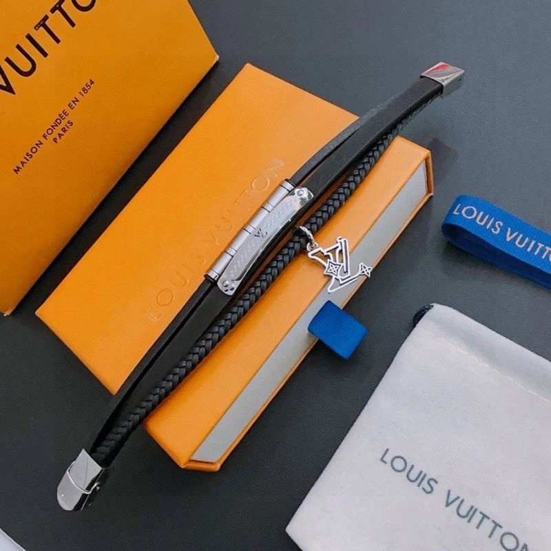 Snug Louis Vuitton Bracelets 248752