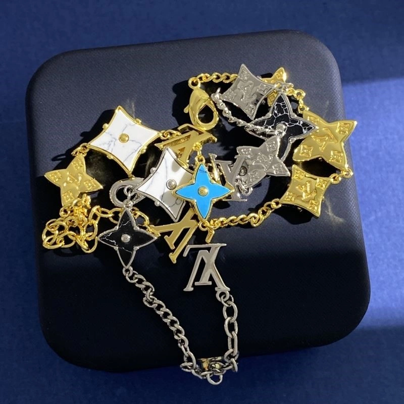 Compact Louis Vuitton Bracelets 248737