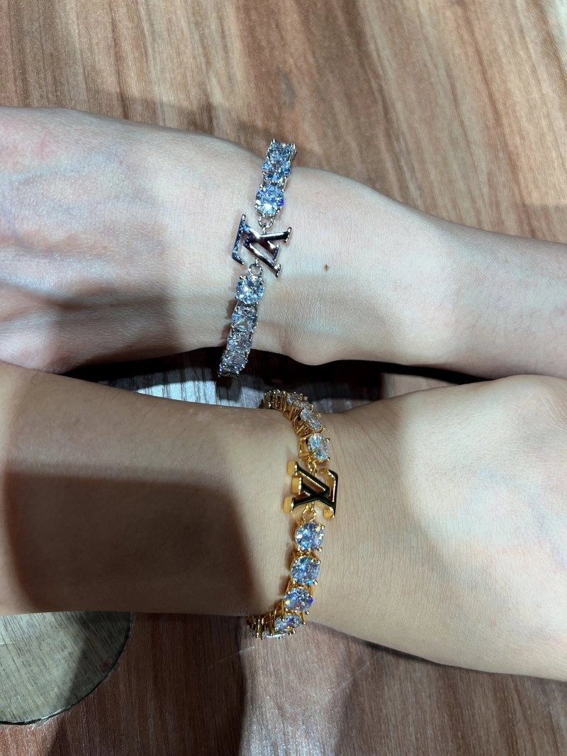 Supportive Louis Vuitton Bracelets 248732