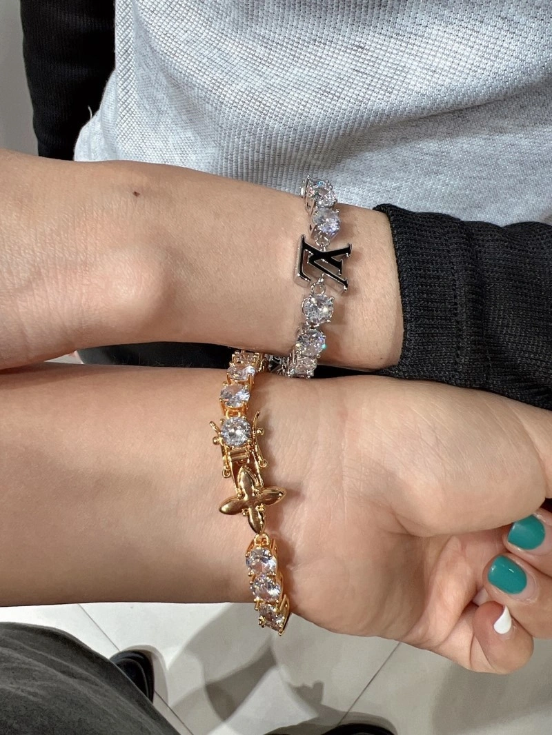 Effortless Louis Vuitton Bracelets 248724