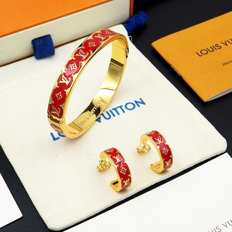Versatile Louis Vuitton Bracelets 248749