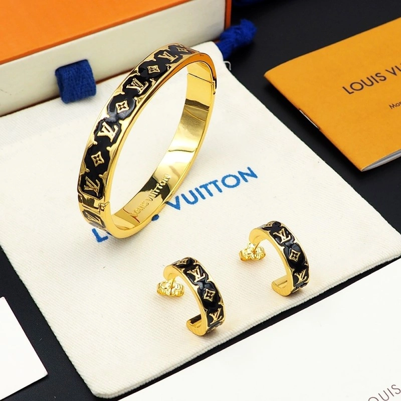 Elegant Louis Vuitton Bracelets 248733