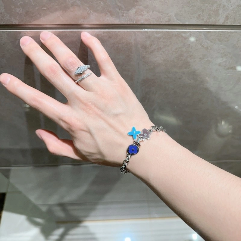 Supportive Louis Vuitton Bracelets 248722