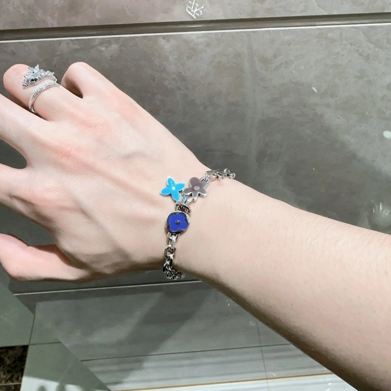 Supportive Louis Vuitton Bracelets 248722