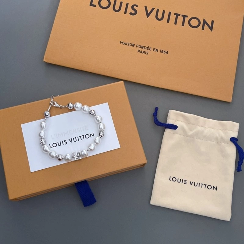 WellDesigned Louis Vuitton Bracelets 248718