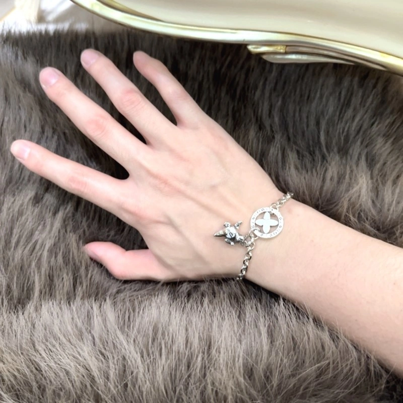 Resilient Louis Vuitton Bracelets 248691
