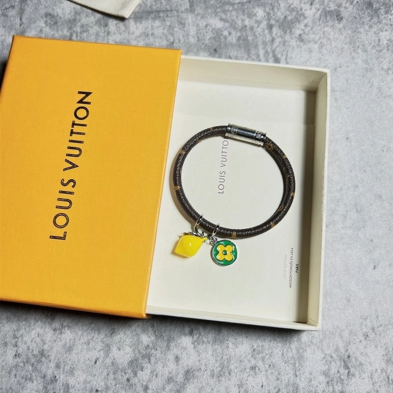 Louis Vuitton Bracelets ModernLook 248693