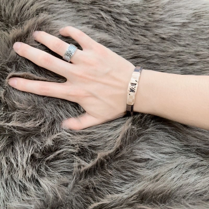 SmartChoice Louis Vuitton Bracelets 248704