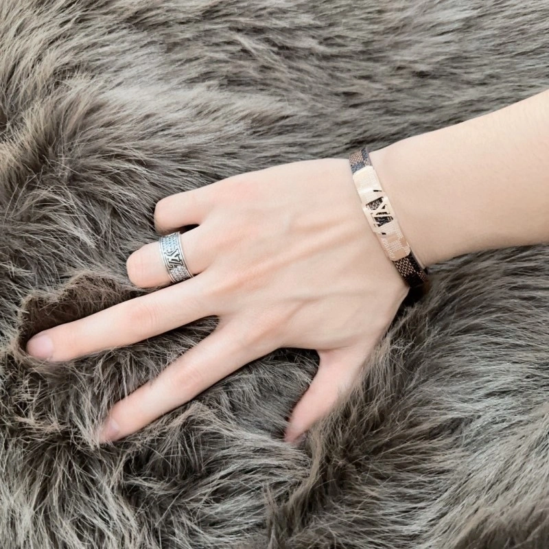 SmartChoice Louis Vuitton Bracelets 248704