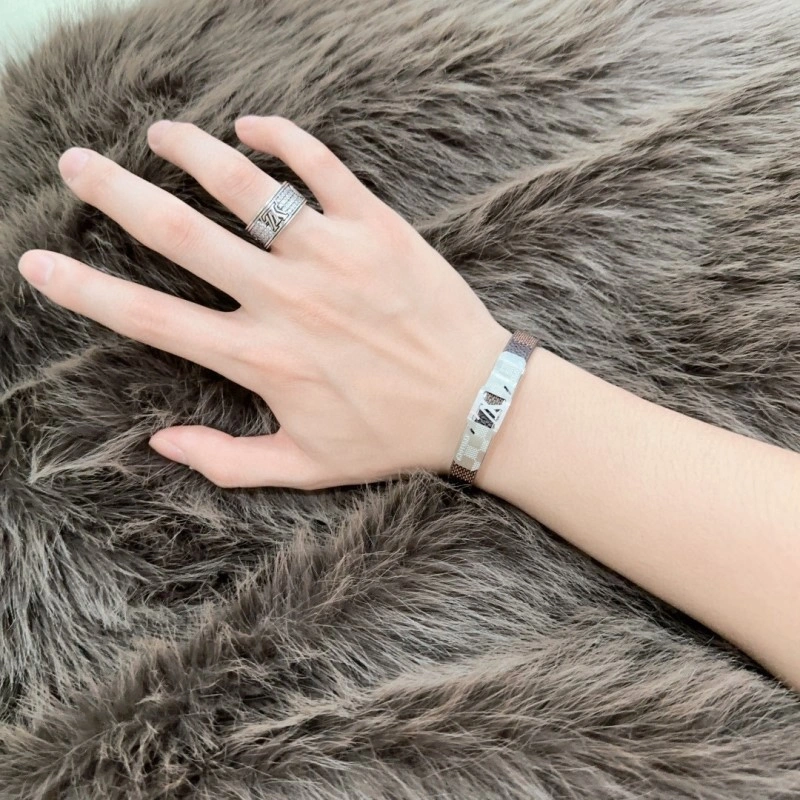Louis Vuitton Bracelets Sporty 248694