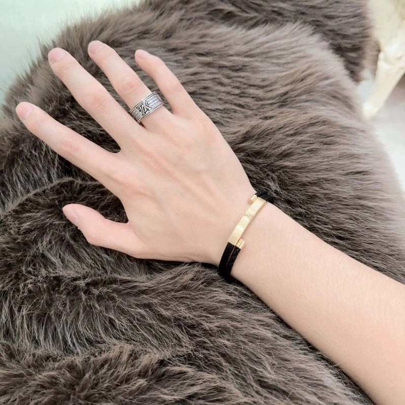 Louis Vuitton Bracelets Sustainable 248700
