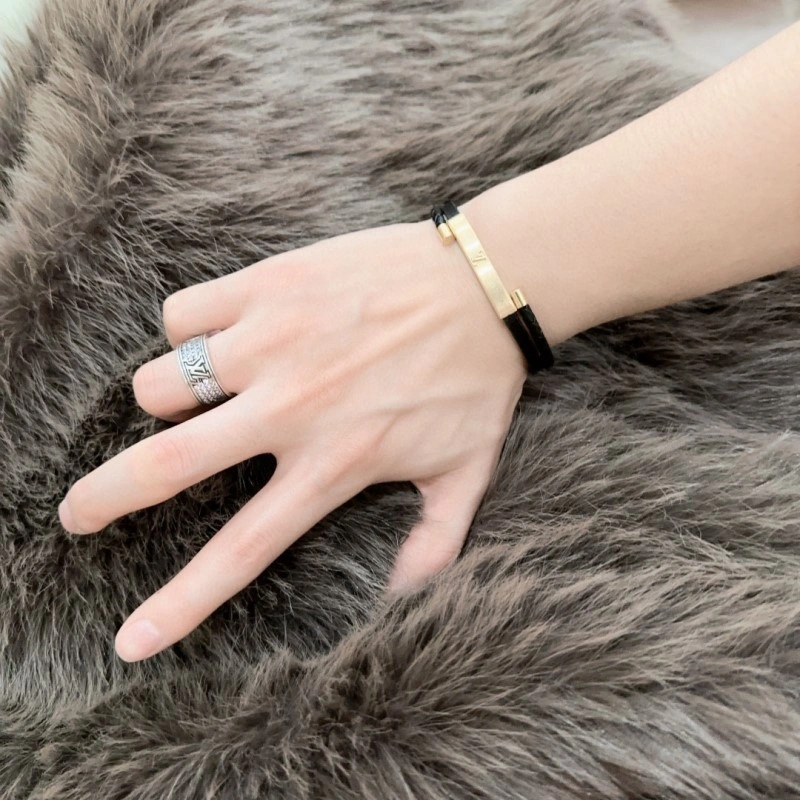 Louis Vuitton Bracelets Sustainable 248700