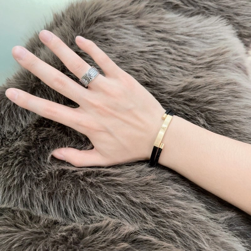 Louis Vuitton Bracelets Sustainable 248700