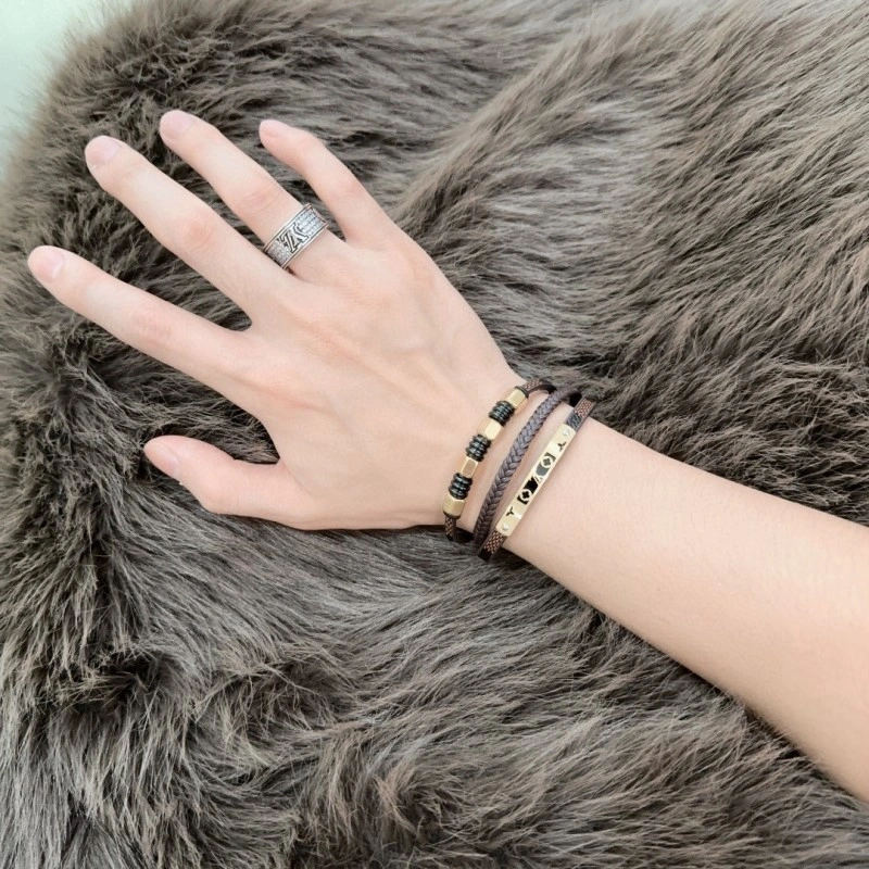 Breathable Louis Vuitton Bracelets 248707