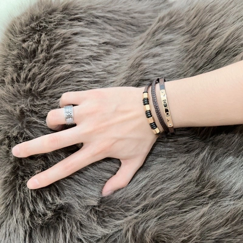 Breathable Louis Vuitton Bracelets 248707
