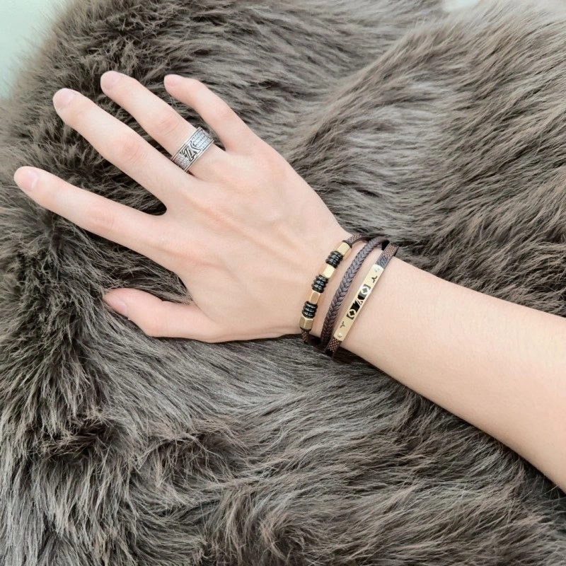 Breathable Louis Vuitton Bracelets 248707