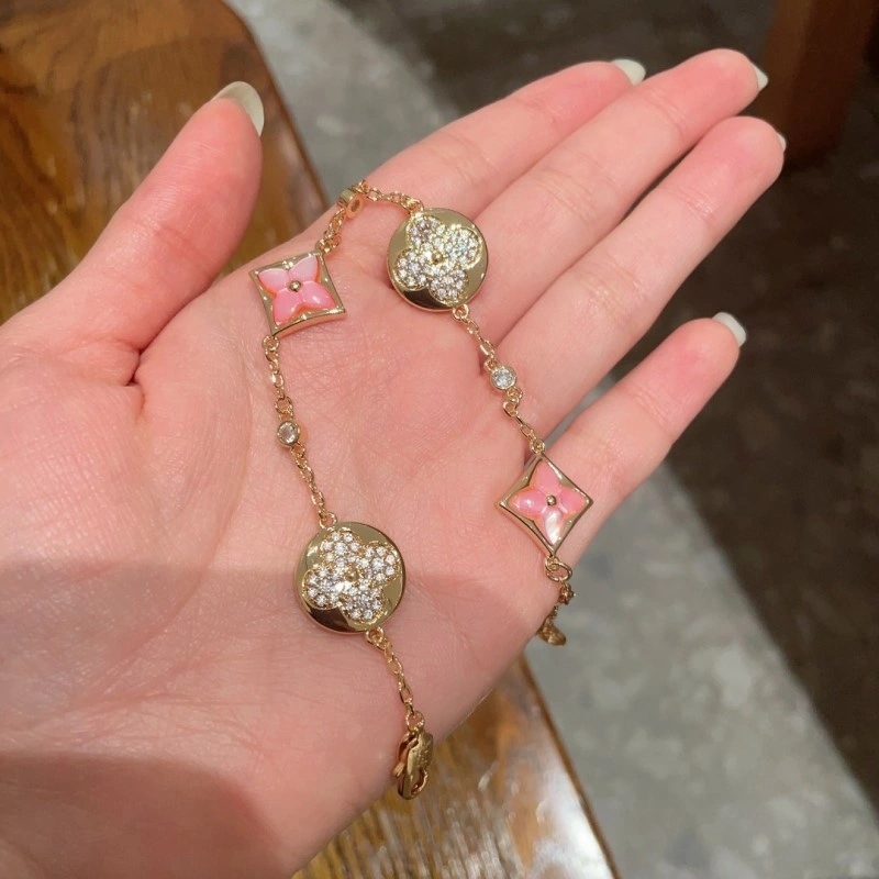 GoodFit Louis Vuitton Bracelets 248698