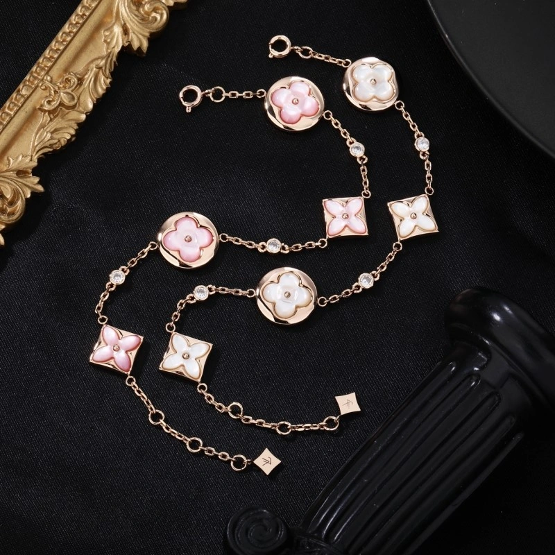 Versatile Louis Vuitton Bracelets 248699