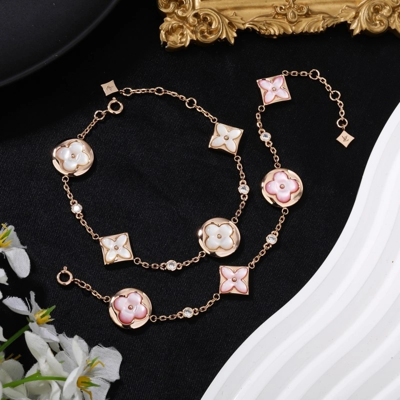 Versatile Louis Vuitton Bracelets 248699