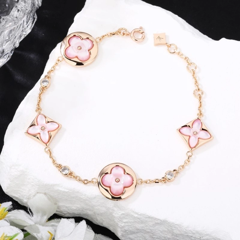 Versatile Louis Vuitton Bracelets 248699