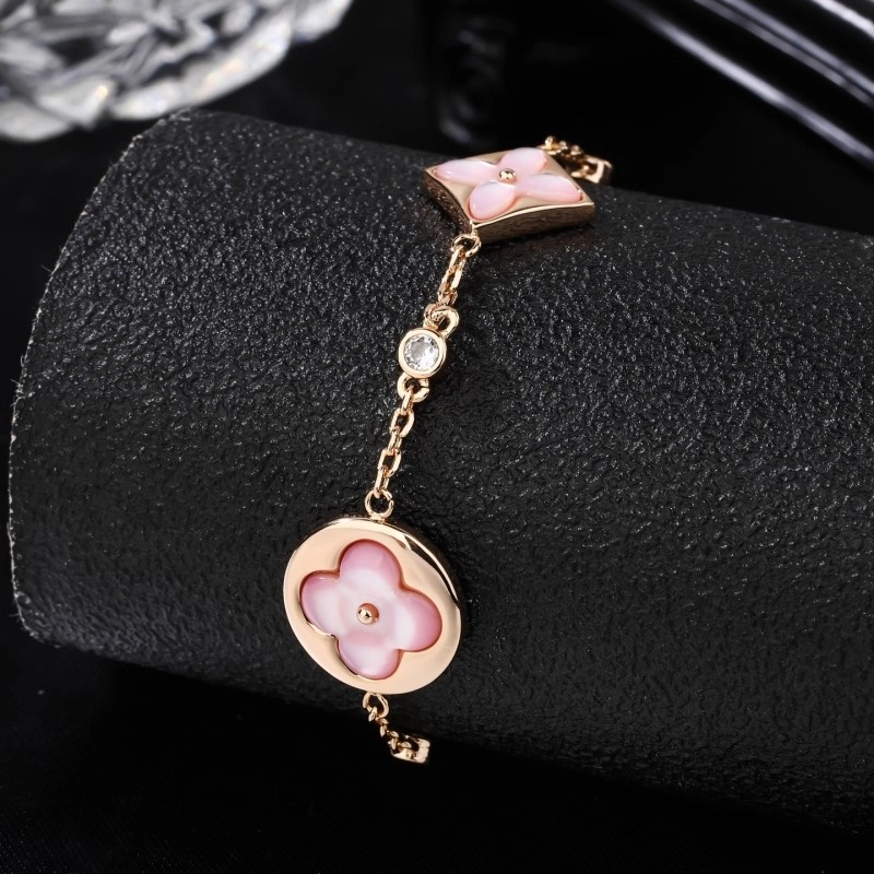 Versatile Louis Vuitton Bracelets 248699