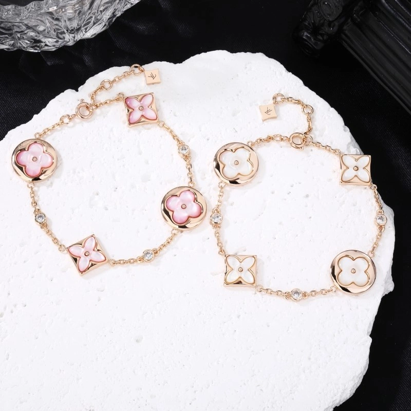 Versatile Louis Vuitton Bracelets 248699