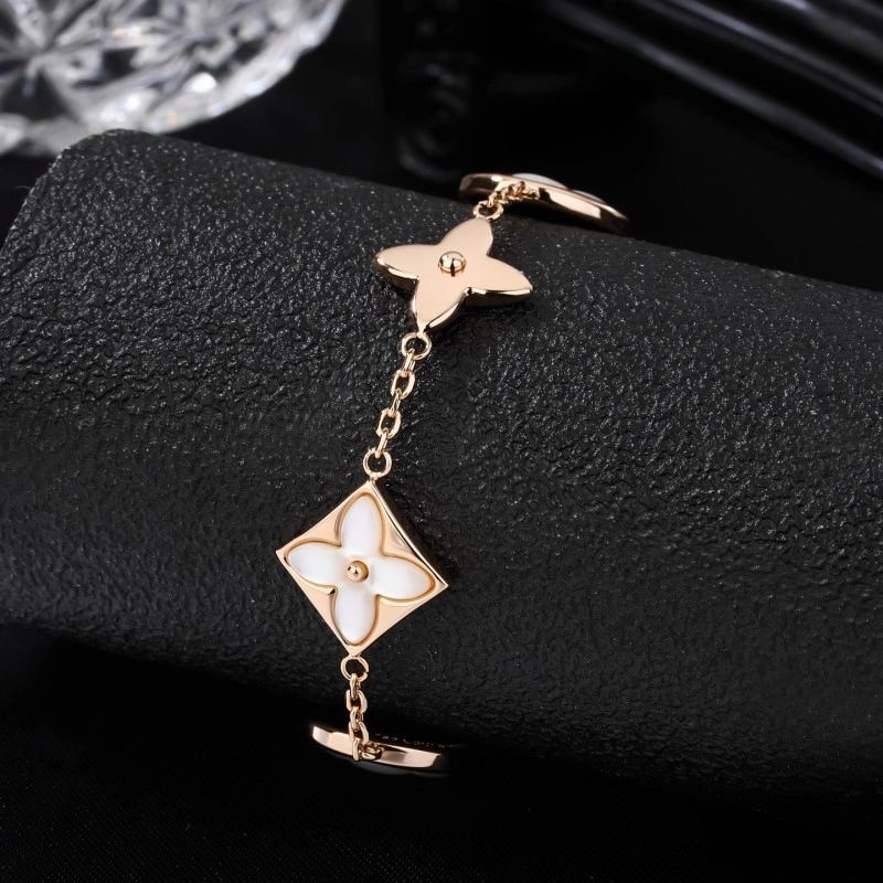 Modern Louis Vuitton Bracelets 248685