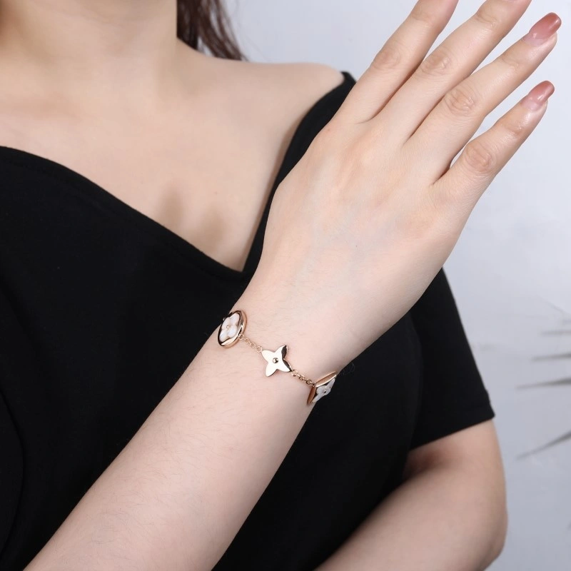 Modern Louis Vuitton Bracelets 248685