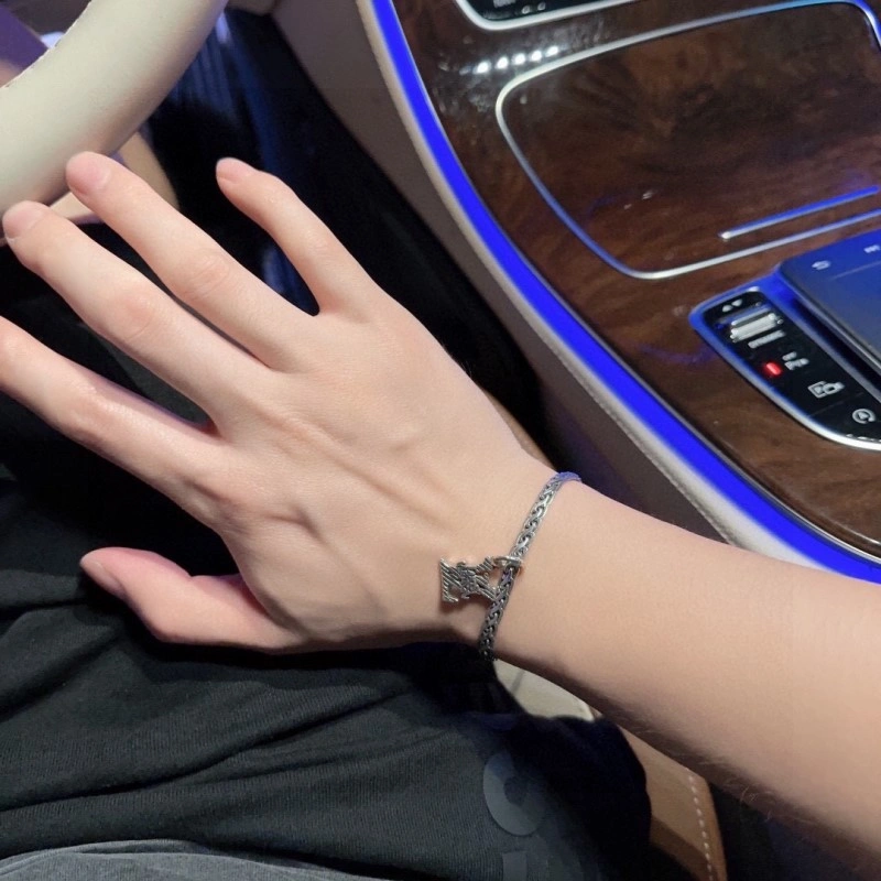 Trendy Louis Vuitton Bracelets 248681