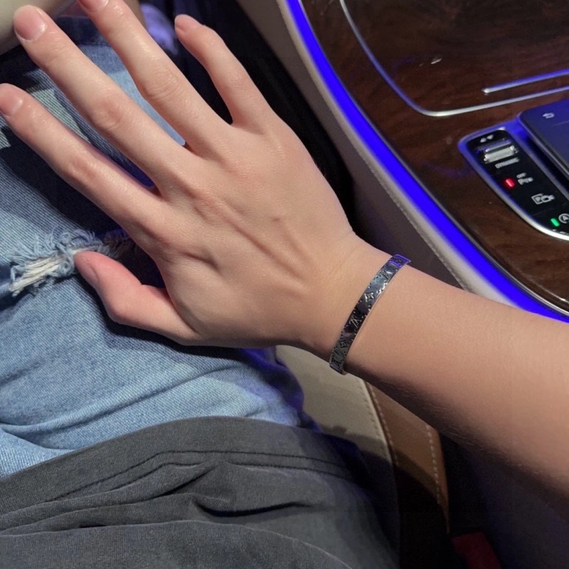 Soft Louis Vuitton Bracelets 248673
