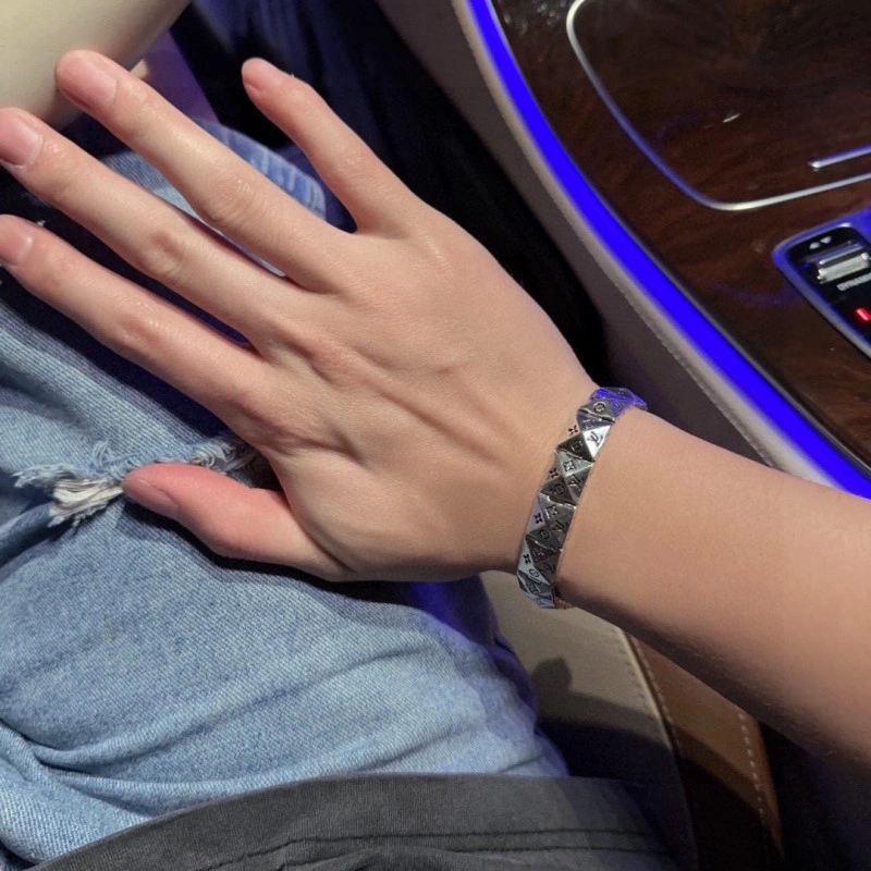 Practical Louis Vuitton Bracelets 248669