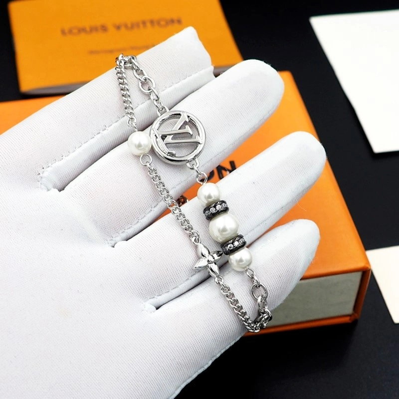 Attractive Louis Vuitton Bracelets 248657