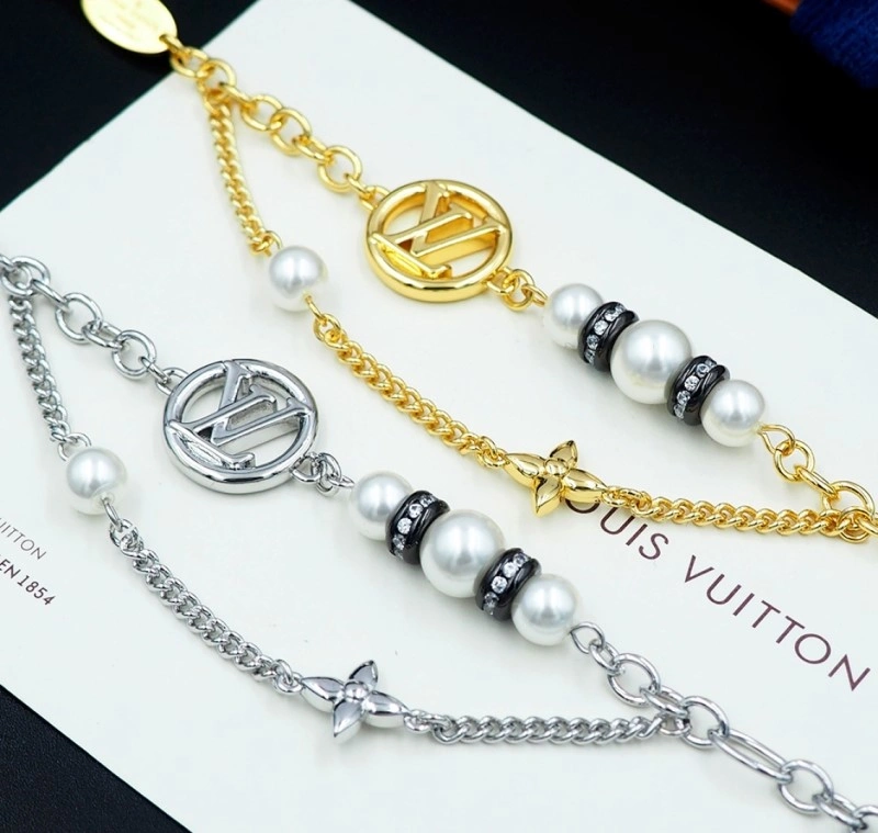 Attractive Louis Vuitton Bracelets 248657