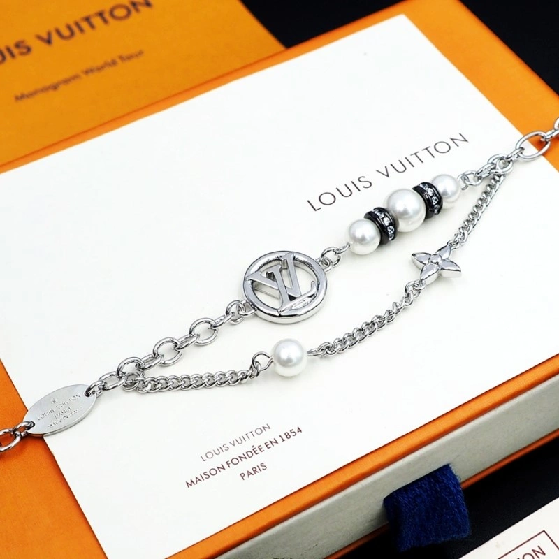 Attractive Louis Vuitton Bracelets 248657