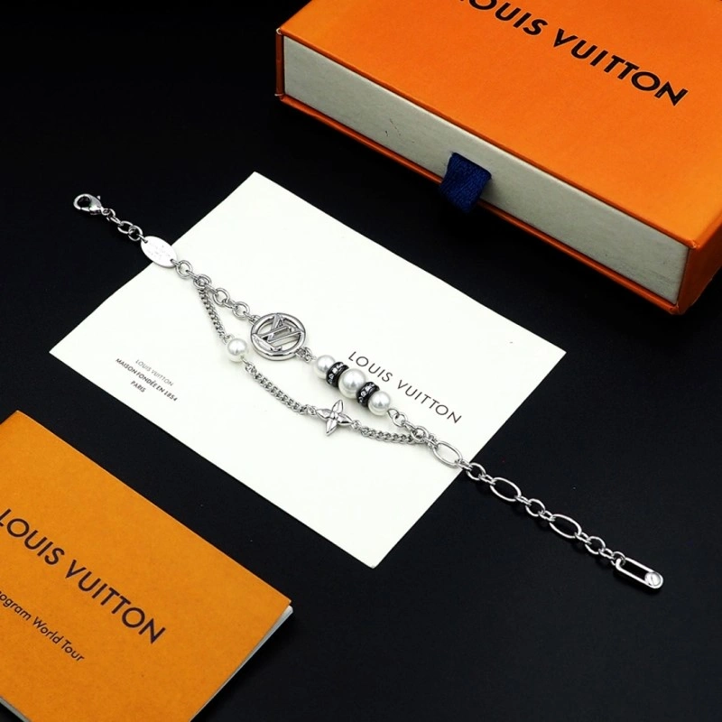 Attractive Louis Vuitton Bracelets 248657