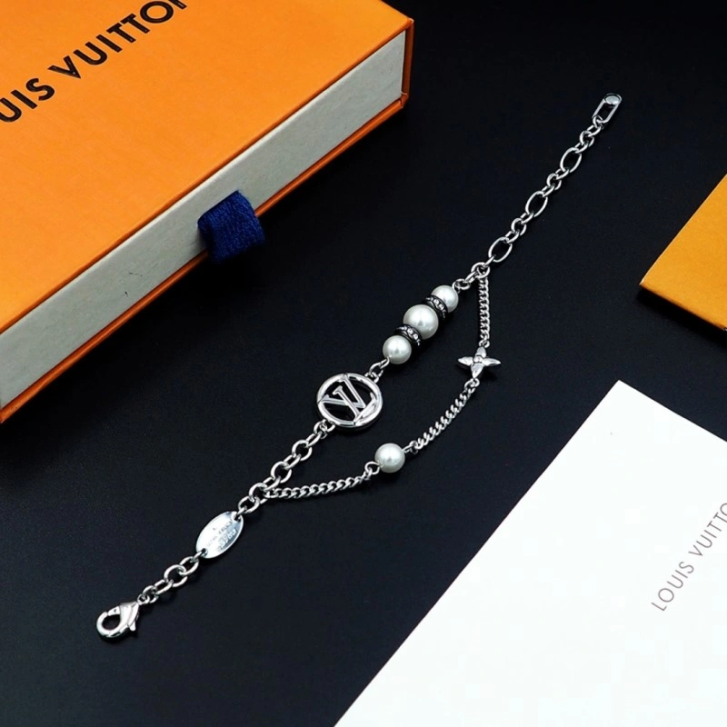 Attractive Louis Vuitton Bracelets 248657