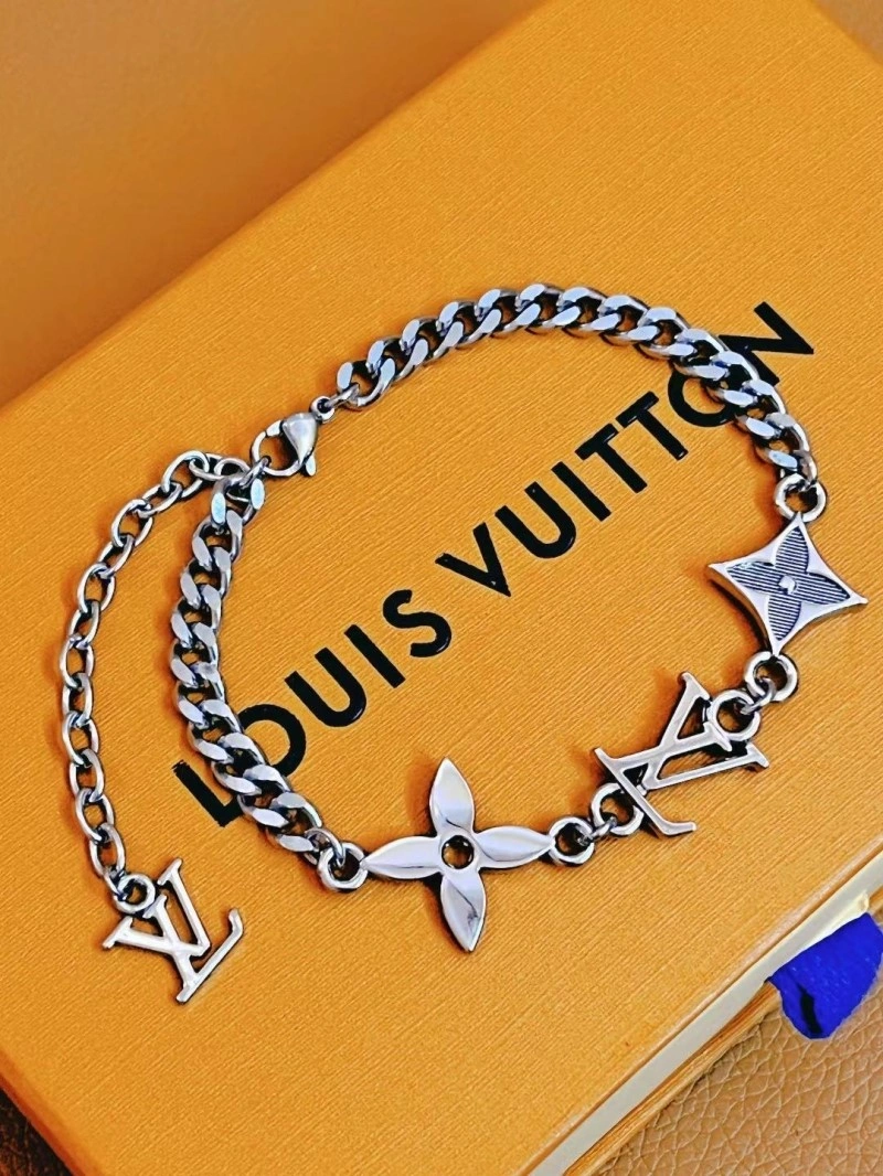 UrbanChic Louis Vuitton Bracelets 248366