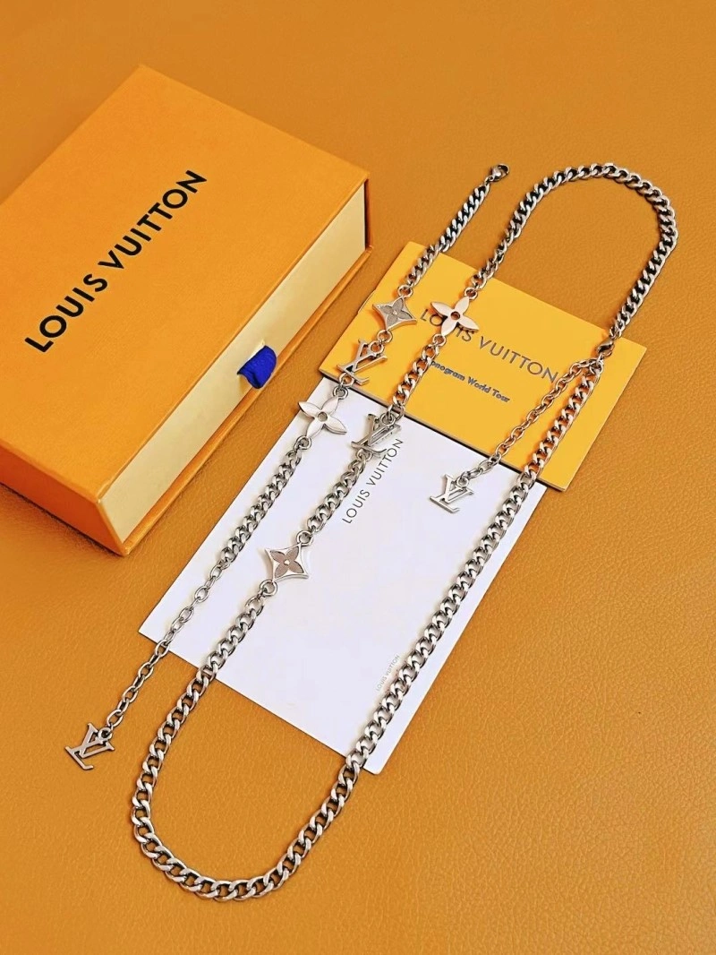 UrbanChic Louis Vuitton Bracelets 248366