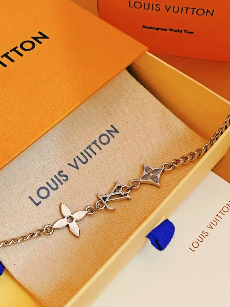 UrbanChic Louis Vuitton Bracelets 248366