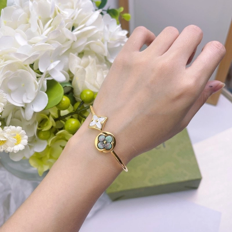 Soft Louis Vuitton Bracelets 248343