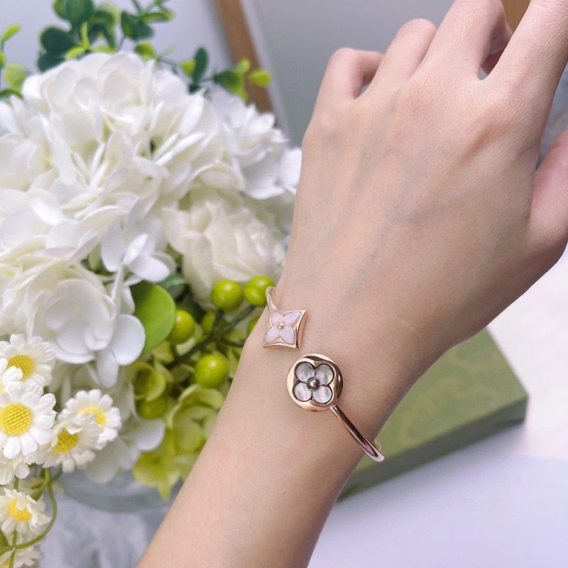 Soft Louis Vuitton Bracelets 248343