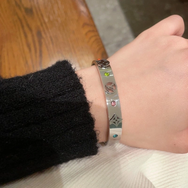 Modern Louis Vuitton Bracelets 248329