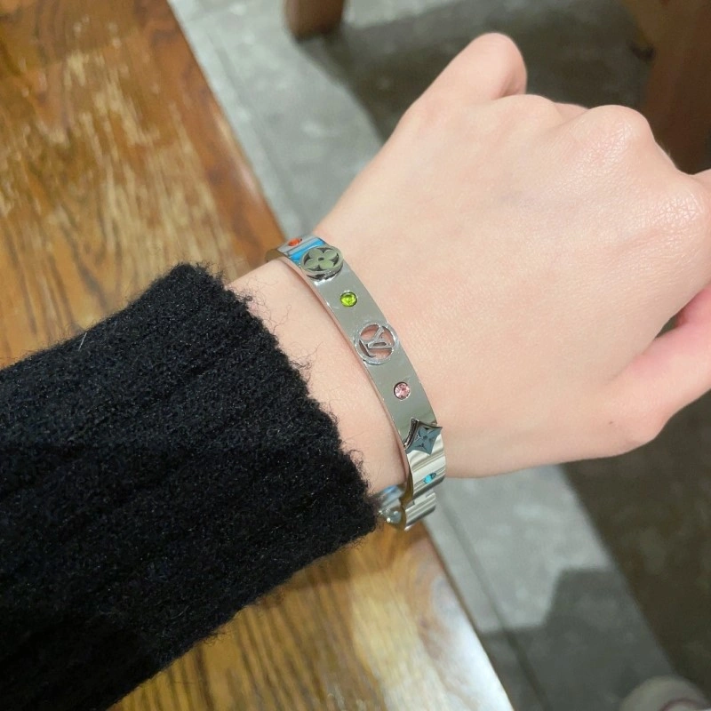 Modern Louis Vuitton Bracelets 248329